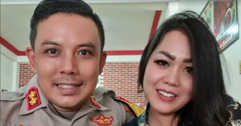 Punya perjalanan karir, AKBP Erwin Pratomo dicopot dari jabatannya akibat istrinya berselingkuh.