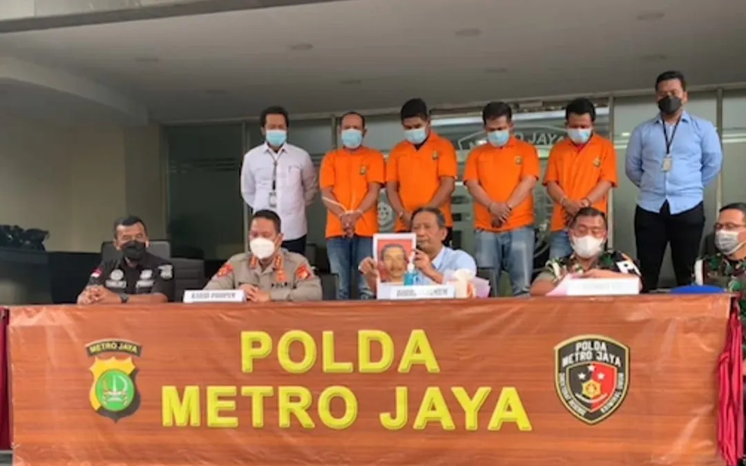 Sejumlah pelaku pengeroyokan terhadap seorang anggota TNI diperlihatkan polisi dalam jumpa pers, Selasa (18/1/2022).