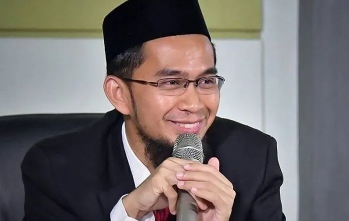 Ustadz Adi Hidayat ungkap yang menjadi penghalang rezeki.
