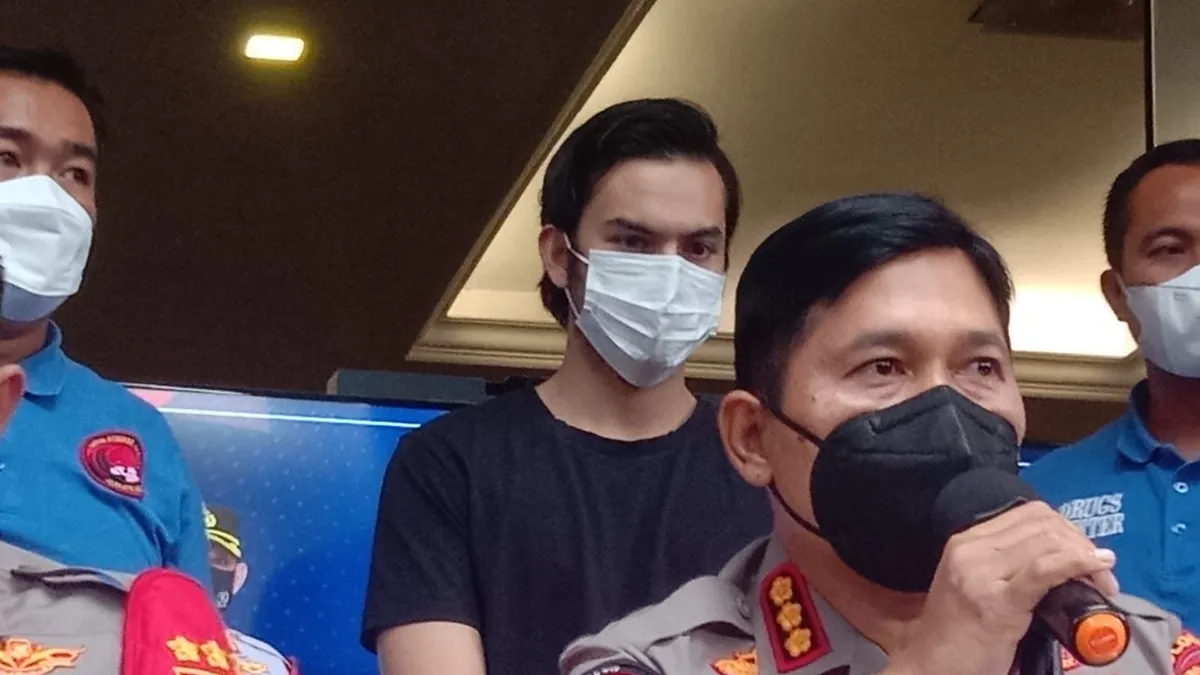 Artis Rizky Nazar saat diamankan Polres Jakarta Selatan.