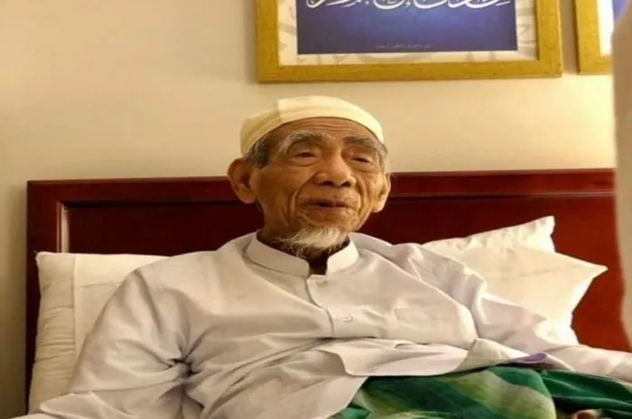Nasihat Mbah Moen Segera Jauhi 3 Kebiasaan Ini Jika Tak Ingin Hidup Susah dan Rezeki Seret