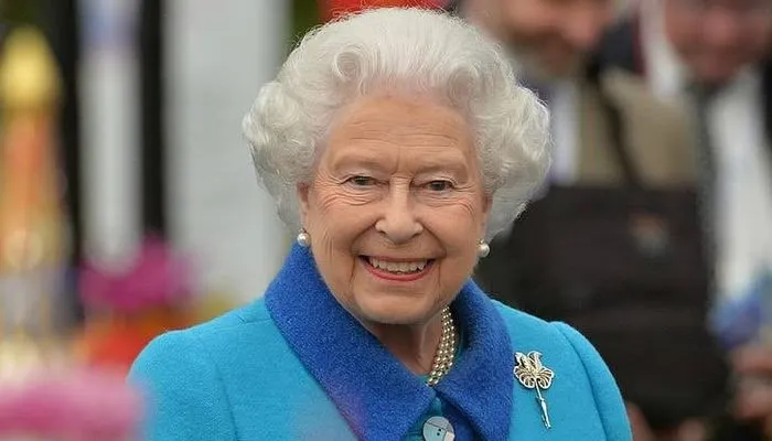 Semasa Hidup, Ratu Elizabeth II Selalu Pakai Baju Warna Mencolok, Ternyata Ini Alasannya!