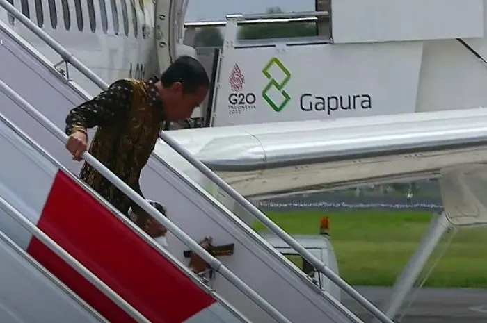 Detik-detik Ibu Negara Iriana Jokowi yang terpeleset saat turun tangga dari pesawat membuat perhatian publik.