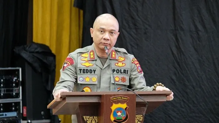 Irjen Pol Teddy Minahasa Putra.