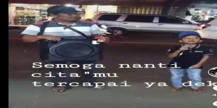 Beredar Kesaksian Warganet Ketika Melihat Farel Prayoga Ngamen di Tokonya Waktu Masih Kecil /TikTok @ajheng23