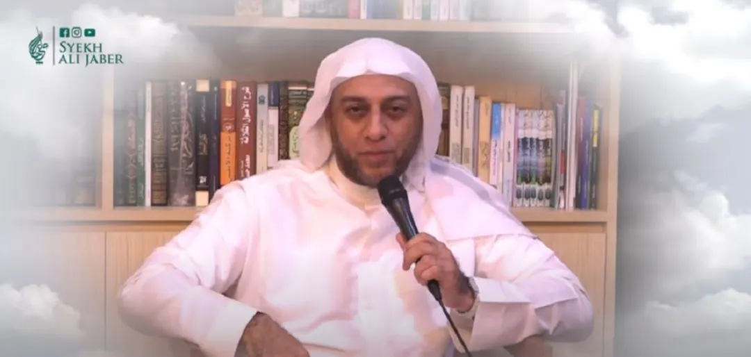 Syekh Ali Jaber Bagikan Amalan Ayat Pendek Ini yang Dibaca Usai Salat Fardhu