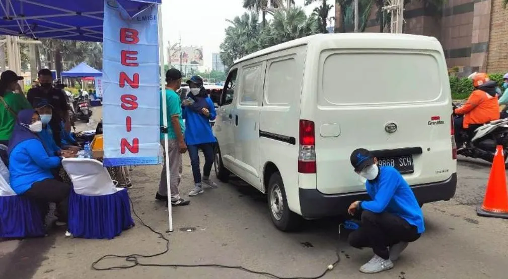 Uji emisi aturan baru perpanjang STNK mobil dan motor