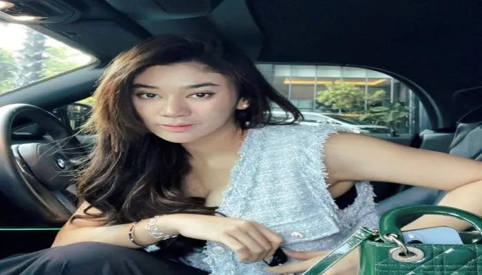 Diisukan Jadi Simpanan Pejabat, Sahabat Sendiri Unggah Bukti Clara Shinta Check In Hotel dengan Si &lsquo;Om&rsquo;  Sumber: instagram @andy_trac