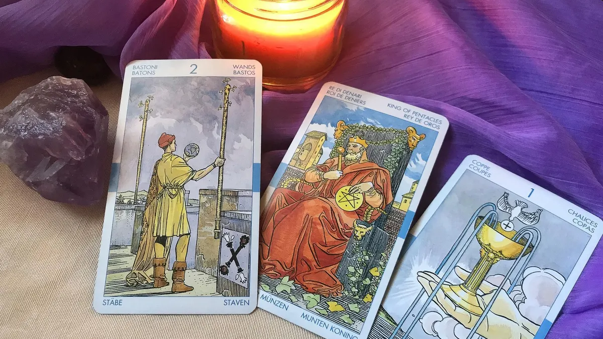 Cek prediksi pesan kartu tarot untuk ramalan Zodiak 20 Juli 2022, khusus Para Libra, Scorpio, Sagitarius, Capricorn