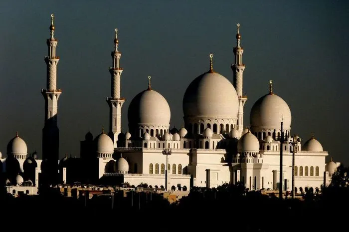 Khutbah Jumat Singkat: Mendalami Makna dari kata Ar-Rahman dan Ar-Rahiim