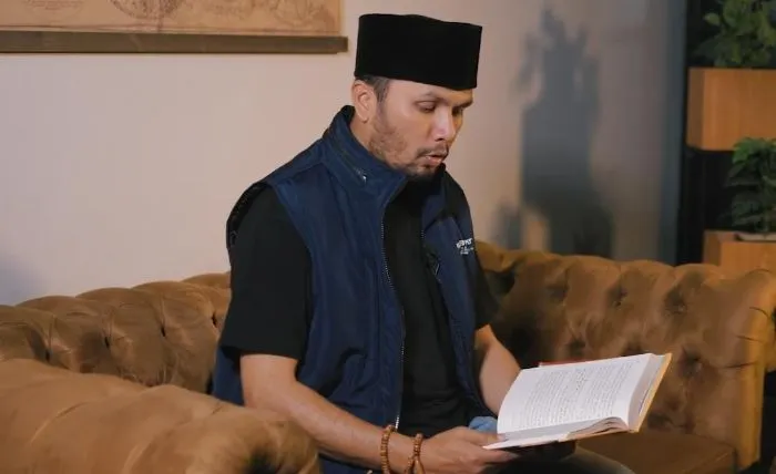 Penceramah Ustadz Hanan Attaki sebut terdapat satu hal yang bisa membuat penghafal Al-Quran justru masuk ke dalam neraka.