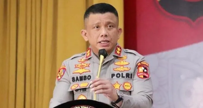 Ayah Brigadir J, Samuel Hutabarat, berharap Mabes Polri transparan atas kasus kematian anaknya.