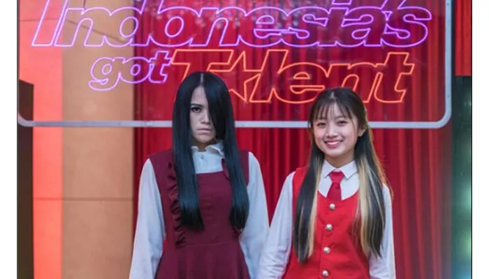 Fritzy Rosmerian (kanan) tampil dibantu The Sacred Riana di Indonesia Got Talent 2022