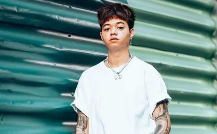 Belakangan ini Reza Oktovian atau biasa disapa Reza Arap diisukan berselingkuh dengan seorang Diva Indonesia, Rossa.