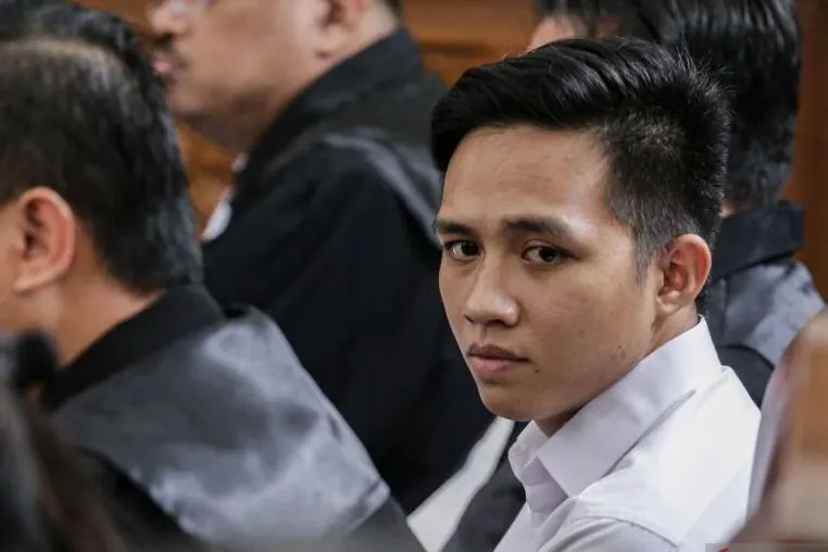 Terdakwa Richard Eliezer dalam  kasus pembunuhan berencana terhadap Nofriansyah Yosua Hutabarat atau Brigadir J,  bersiap menjalani sidang lanjuutan di Pengadilan Negeri Jakarta Selatan, Jakarta, Senin (21/11/2022).
