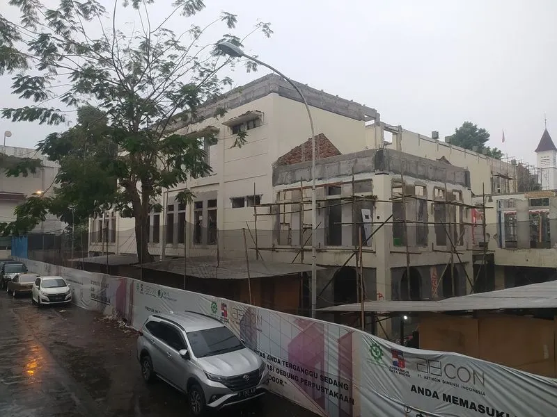Kondisi terkini revitalisasi Perpustakaan Daerah Kota Bogor pada eks Gedung DPRD Kota Bogor (Yogi Faisal)