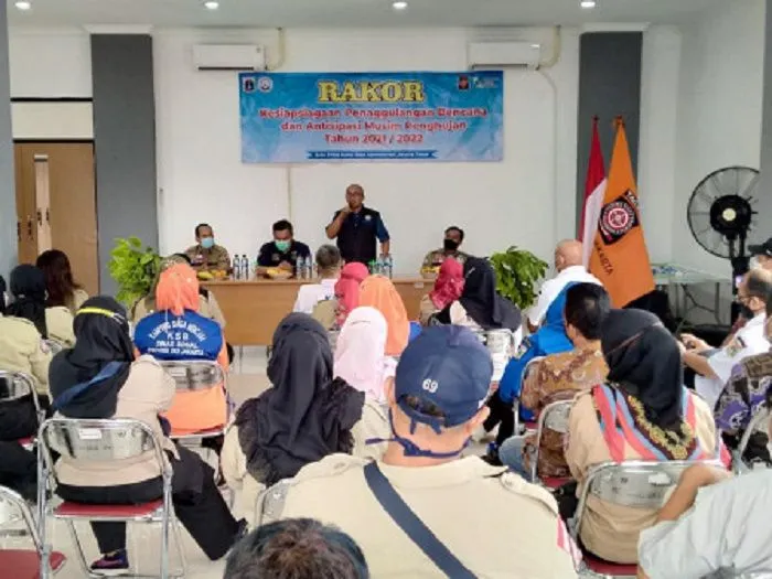 Pemerintah Kota Jakarta Timur menyiapkan sebanyak 200 anggota Taruna Siaga Bencana (Tagana). Mereka disiagakan untuk penanggulangan bencana yang terjadi saat musim hujan seperti saat ini.