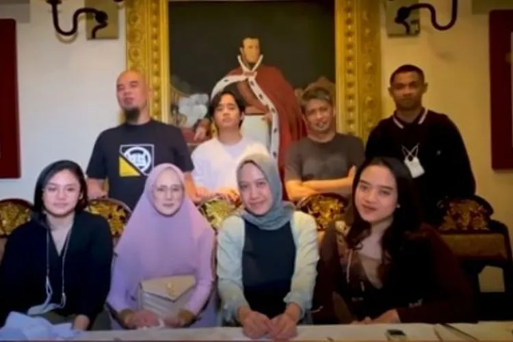 Kebersamaan Ahmad Dhani bareng keluarga mantan suami Mulan Jameela [YouTube/ VIDEO LEGEND]