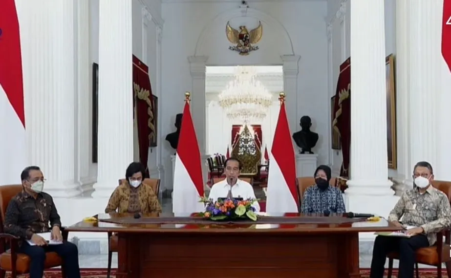 Presiden Jokowi bersama para Menteri mengumumkan kenaikan harga BBM Subdisi karena banyak digunakan orang mampu. 