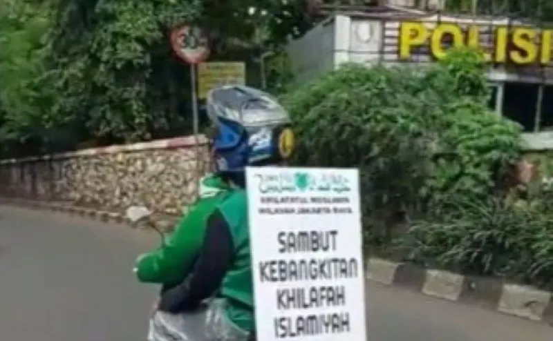 Setelah Viral Konvoi Khilafah di Cawang, Polisi Tangkap Pemimpin Khilafatul Muslimin di Lampung
