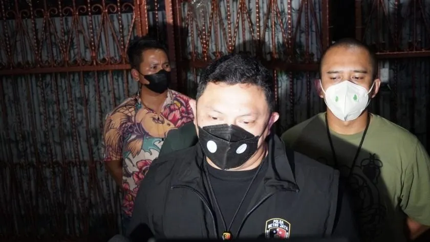 Merinding! Sejumlah Tulisan Diduga Mantra Ditemukan di Rumah Keluarga Kalideres, Benarkah Pengikut Sekte?