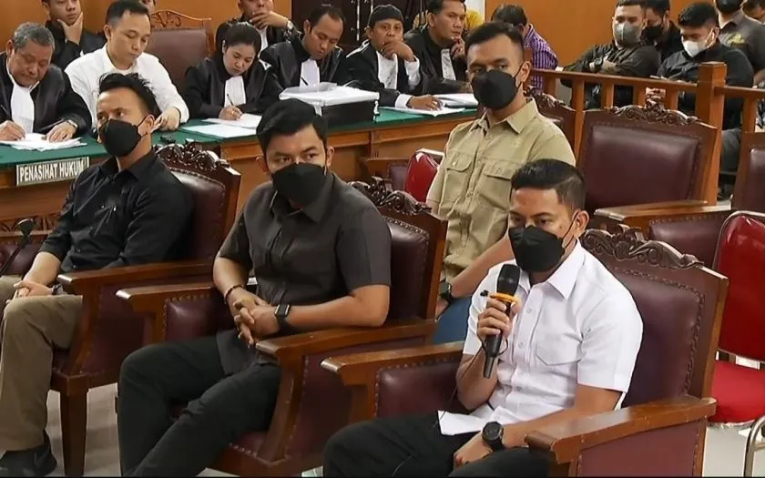 Adzan Romer memberi kesaksian pada sidang terdakwa Ricky Rizal dan Kuat Mruf, sebut Ferdy Sambo dan Putri Candrawathi pisah rumah.