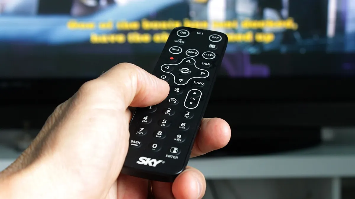 Ilustrasi mendapatkan Set Top Box (STB) gratis.