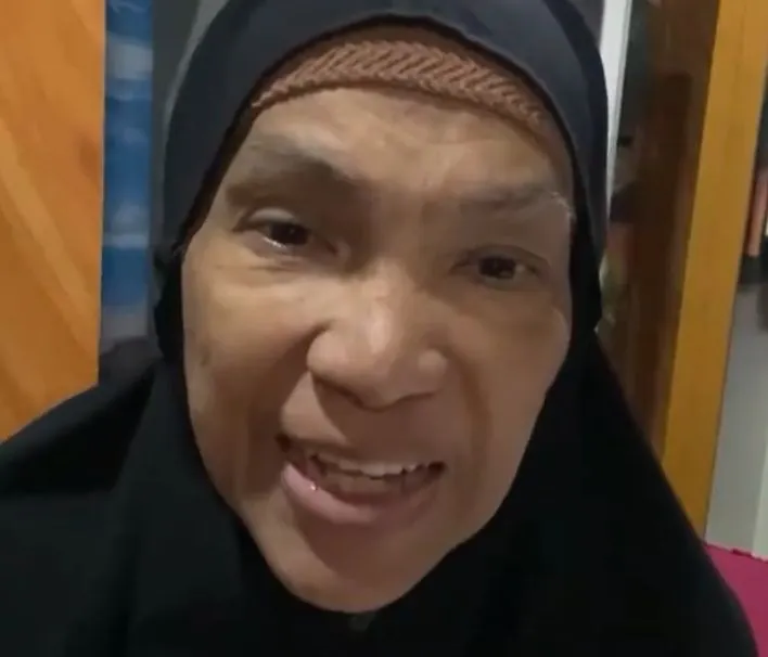 Artis senior Dorce Gamalama yang tengah sakit.