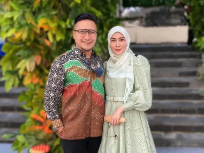 Ari Untung Jadi Korban Berita Hoax Isu Selingkuh, Langsung Klarifikasi dan Minta Doa Terbaik untuk Keluarganya
