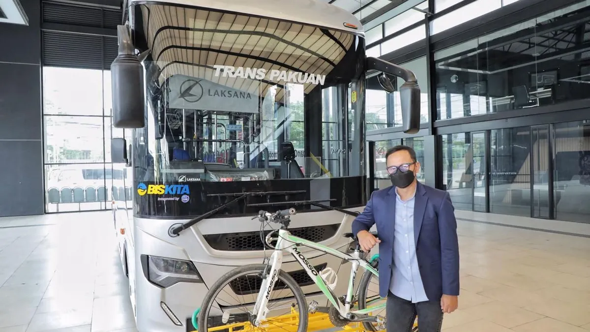 Ilustrasi: Wali Kota Bogor Bima Arya Sugiarto saat meninjau proses perakitan bus BTS Kota Bogor, di Semarang, Jawa Tengah (Dok Pemkot Bogor)