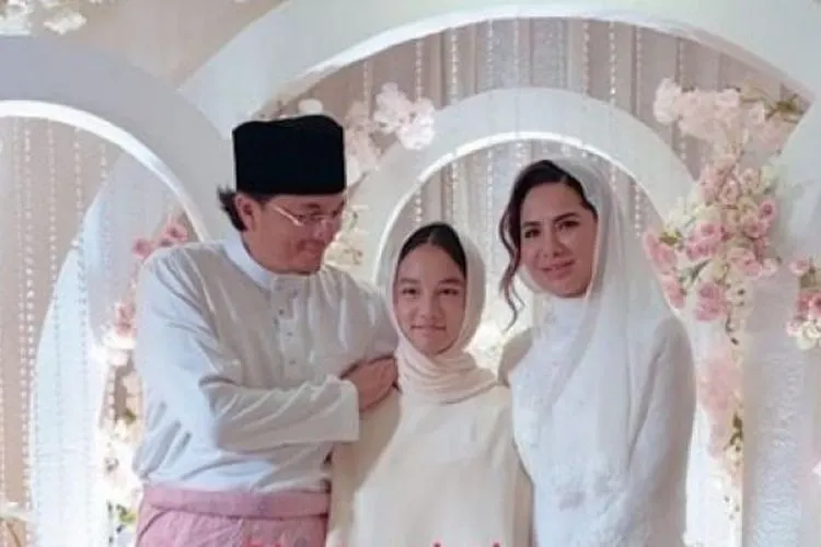 Momen pernikahan Engku Emran dan Noor Nabila [Instagram/@nyinyir_update_official]