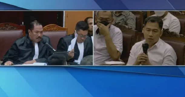 Ada laptop milik Baiquni Wibowo yang sengaja dirusak oleh Arif Rachman berdasarkan perintah Ferdy Sambo.