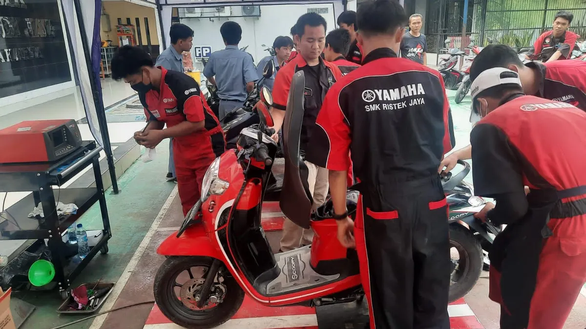 Selama 19 Tahun Yamaha Konsisten dalam Program SMK Binaan merupakan CSR dengan tujuan mempersiapkan siswa siap kerja dan wirausaha.