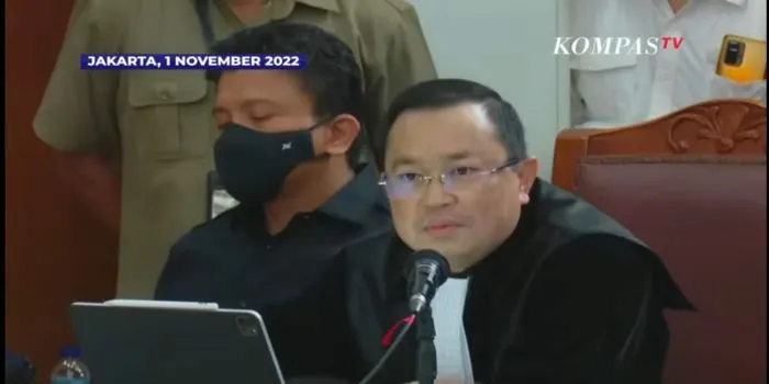 Kuasa Hukum Ferdy Sambo Disoraki Pengunjung Sidang Ketika Melempar Pertanyaan pada Ayah Brigadir J