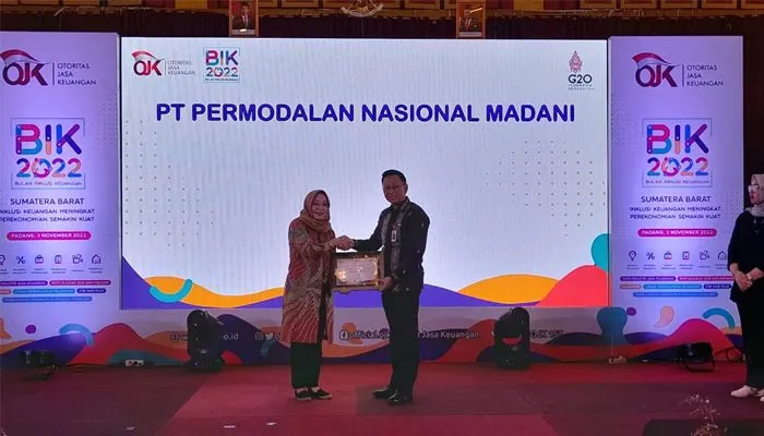 PNM Padang Raih 2 Penghargaan Sekaligus pada Acara Puncak Bulan Inklusi Keuangan OJK
