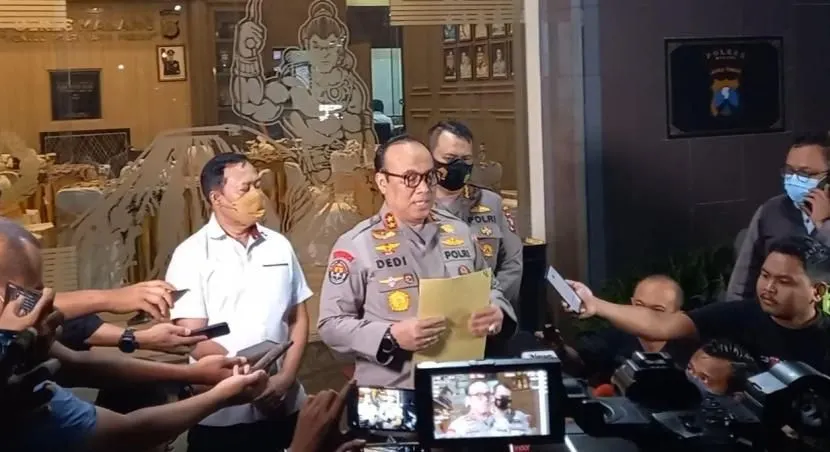 Kapolres Malang AKBP Ferli Hidayat menjadi salah satu pihak kepolisian yang dicopot dari jabatannya buntut tragedi Kanjuruhan.