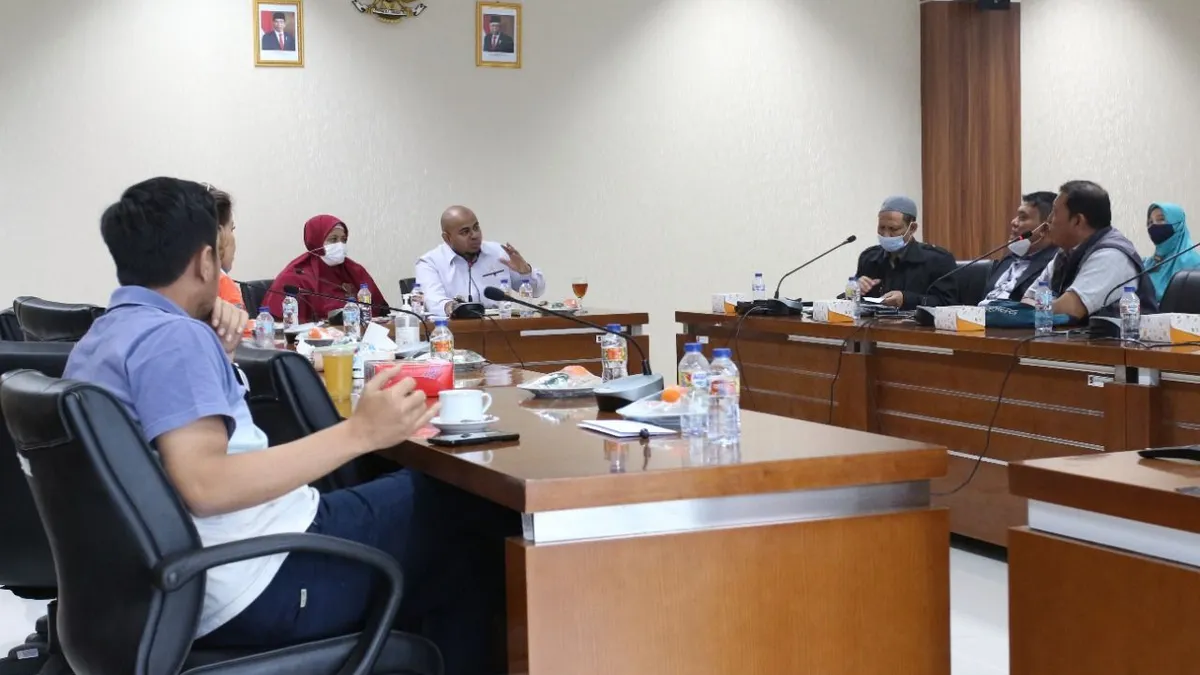  Komisi IV DPRD Kota Bogor saat menggelar rapat koordinasi dengan instansi terkait untuk membahas tawuran pelajar. (Dok Humpropub DPRD Kota Bogor)  