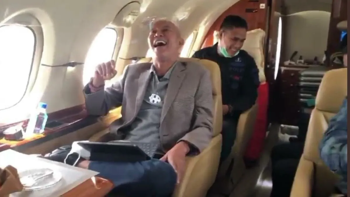 Said Abdullah di atas pesawat jet pribadi 