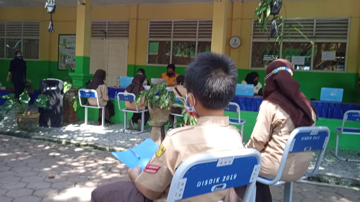 Gelaran vaksinasi Covid-19 siswa SMP di Kota Bekasi