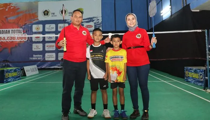 Dukung Pembinaan Atlet Usia Dini, PWI dan IKWI Jabar Gelar Turnamen Bulutangkis