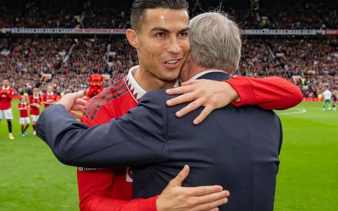 Cristiano Ronaldo resmi keluar dari klubnya Manchester United (MU) usai cari gara-gara saat wawancara.