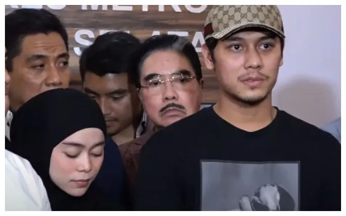 Selalu Branded! Terungkap Harga Topi Rizky Billar saat Tampil Mesra dengan Lesti Kejora di Polres Metro Jaksel