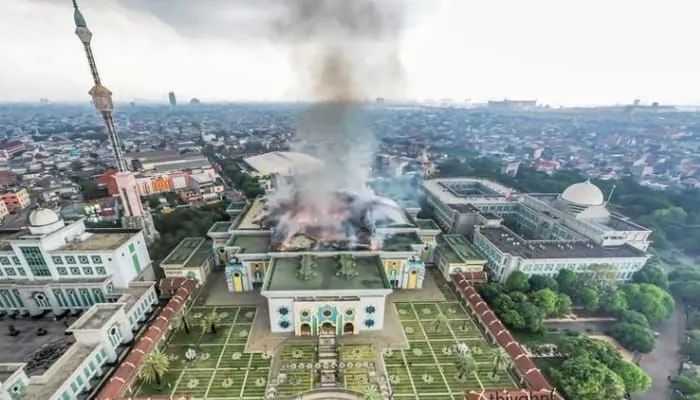  Insiden kebakaran Masjid Jakarta Islamic Center.