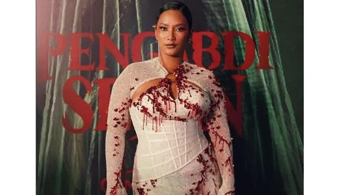 Tara Basro pemeran utama wanita di film Pengabdi Setan 2 : Communion yang menggunakan dress bernuansa kain kafan