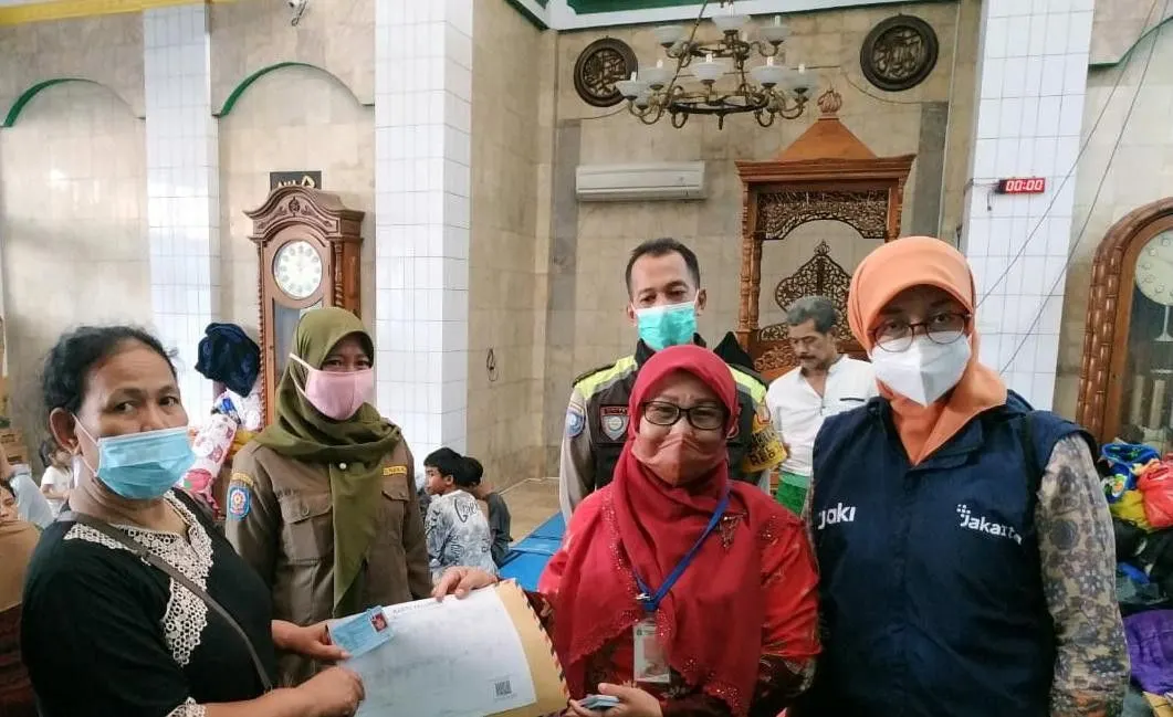 Distribusi dokumen kependudukan yang terbakar untuk warga Koja/dok: Kominfotik Jakut
