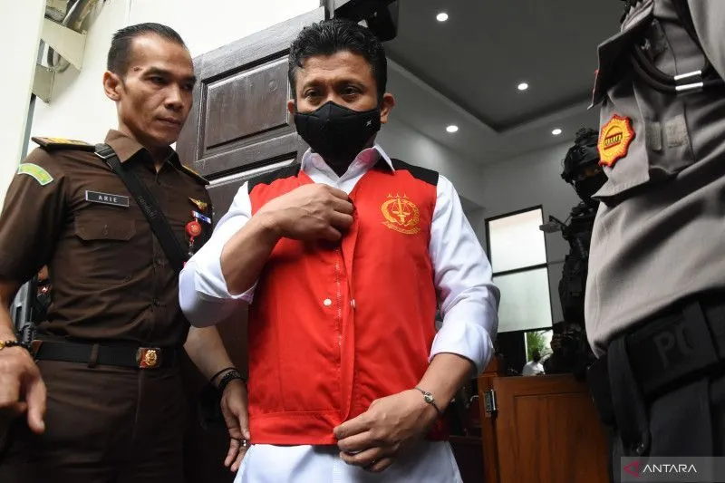 Senyuman Ferdy Sambo saat Ditanya soal Isu Buku Hitam Berisi Nama Polisi yang Terlibat Bisnis Tambang Ilegal