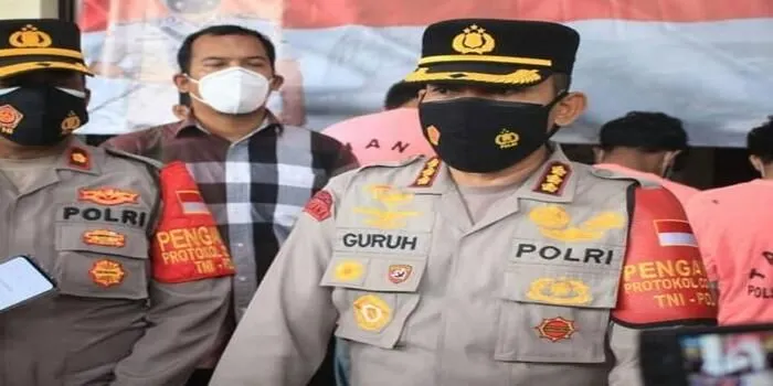 Kapolres Metro Jakarta Utara, Kombes Pol Guruh Arif Darmawan memberikan keterangan di depan awak media.