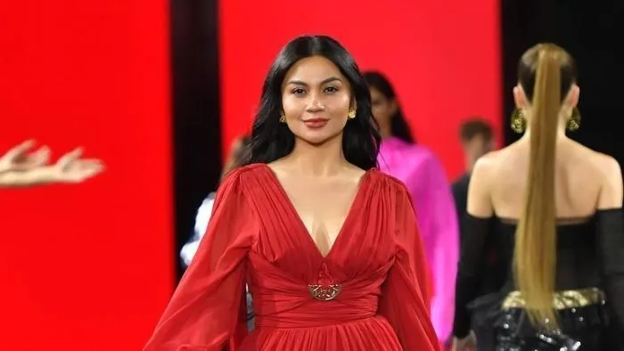 Sita Perhatian Public, Ariel Tatum Tampil Elegan Saat di Paris Fashion Week/ Twitter/@epiphanyongaku /