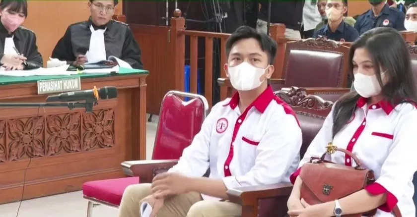 Mohon-mohon Minta Lihat Jenazah Kakaknya, Adik Brigadir J Justru Dengar Cibiran Polisi: Udah Belum Sih!
