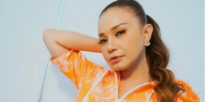 Rossa beri klarifikasi terkait isu perselingkuhan dengan Reza Arap.